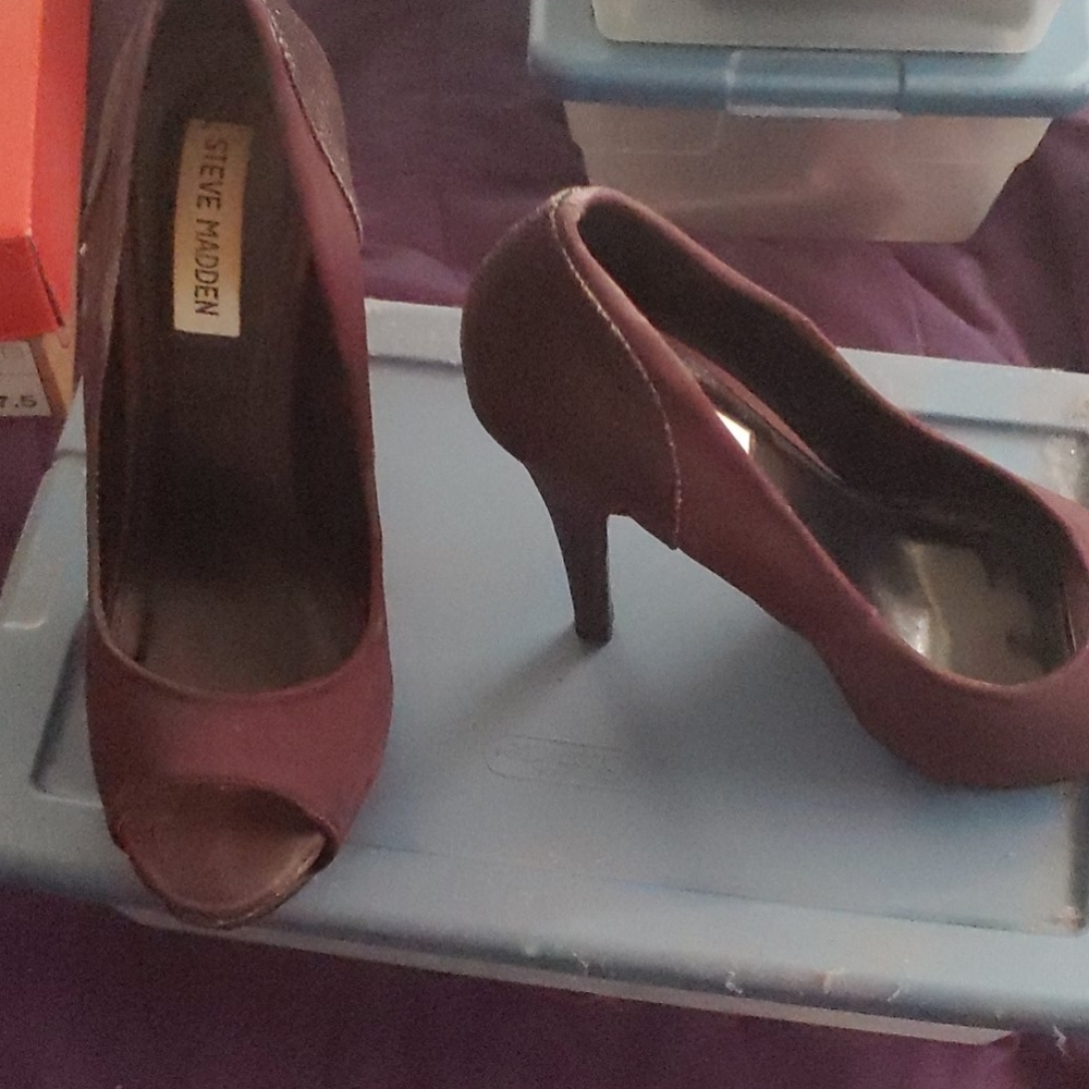 Black dress pumps